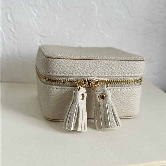 Handbags - Compact White Leather Travel Jewelry Case with Tassel Zipper